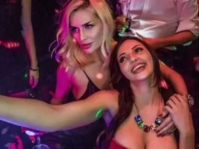 In Pattaya Walking Street, Thailand, date Russian girls, be careful of their armpit odor