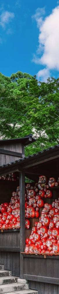 Katsuoji Temple in Osaka, where there are countless Darumas everywhere in the temple