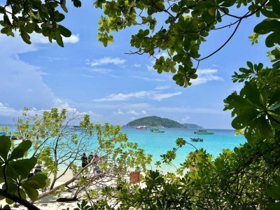 Phuket must-see Maldives in Thailand, Similan Island to see the sailing rocks and underwater snorkeling