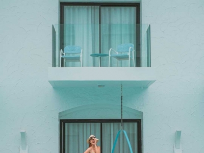 Kram Pattaya Hotel, you can jump into the swimming pool by opening the glass door