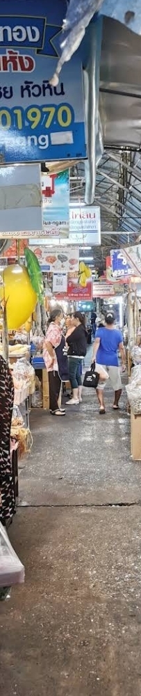 Where is the most lively place in Hua Hin? Answer: The wet market and the night market