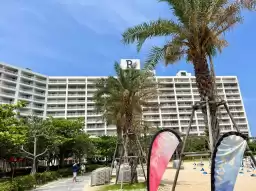 Renaissance Okinawa Hotel is suitable for family travel and you can feed manta rays