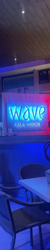 Boracay Wave Bar & LOUNGE music bar, the handsome boy singing live is nice