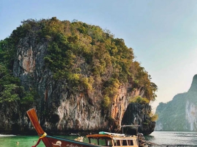 Krabi Andaman Coast☘️, white sandy beach, clear water, palm trees swaying in the wind