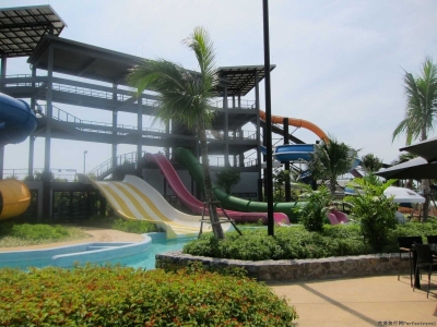 Hua Hin Black Mountain Water Park, with a wave pool, lazy river, beach pool and children's pool