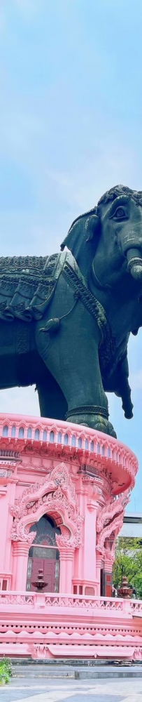 The Erawan Three-Headed Elephant Museum in Bangkok🐘, an elephant carved from pure copper