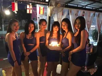 Relax bistro and bar, Thai escort restaurant in Pattaya, where beautiful and sexy girls will dine with you