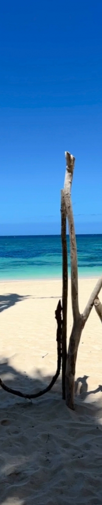 Travel to Puka Beach in Boracay, Philippines, with few people and beautiful scenery