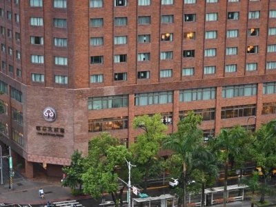 Episode Hotel Taipei, very close to SOGO, with a balcony and sunken bathtub for bathing