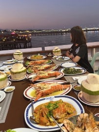 Hua Hin Chaolei Seafood Restaurant, lobster, crab, grouper are very delicious