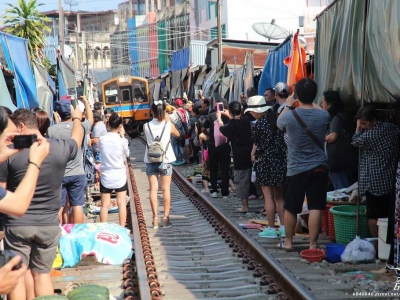 Damnoen Saduak Floating Market and Maeklong Railway Market Walking Tour