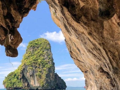 The Grotto Cave Restaurant by the Krabi Jelly Sea🍧, waiting for a beautiful sunset