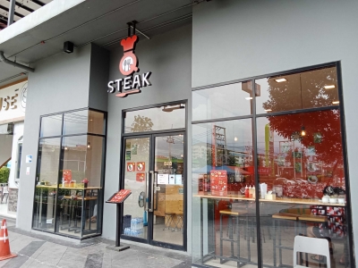 Q STEAK restaurant in Bangkok's university district, eat a big pork chop steak