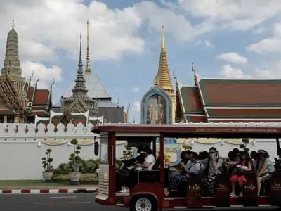 Travel to Chiang Mai for a week, taking photos, drinking coffee and reading every day