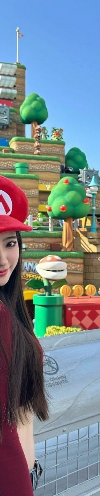 Traveling to Universal Studios Osaka?, taking photos with lots of Mario